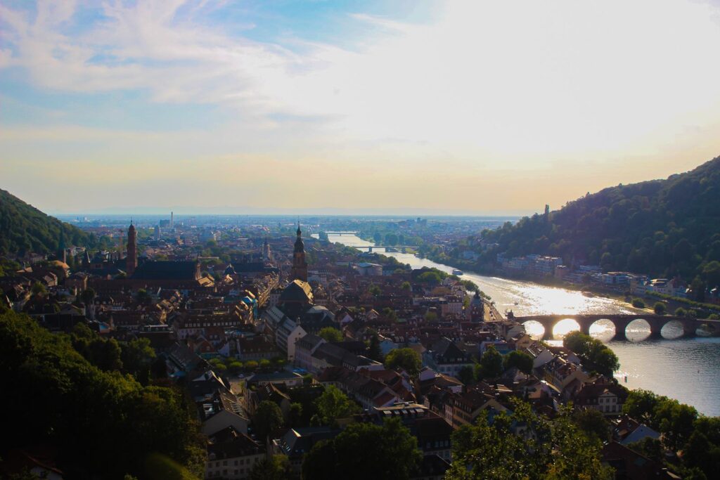 Vista dall'alto di Heidelberg e del fiume Neckar
